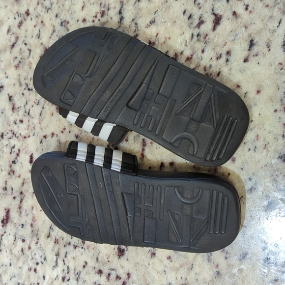 Adidas slides Size 2 - Picture 5 of 5